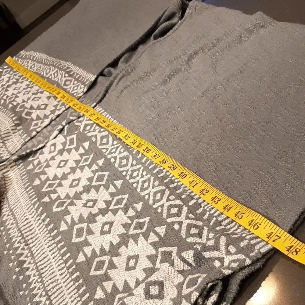 Mossimo Gray Aztec PatternâShrugâSweater - Picture 9 of 10